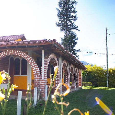 Hotel Campestre Alto Lindo En Guatapé Buitenkant foto